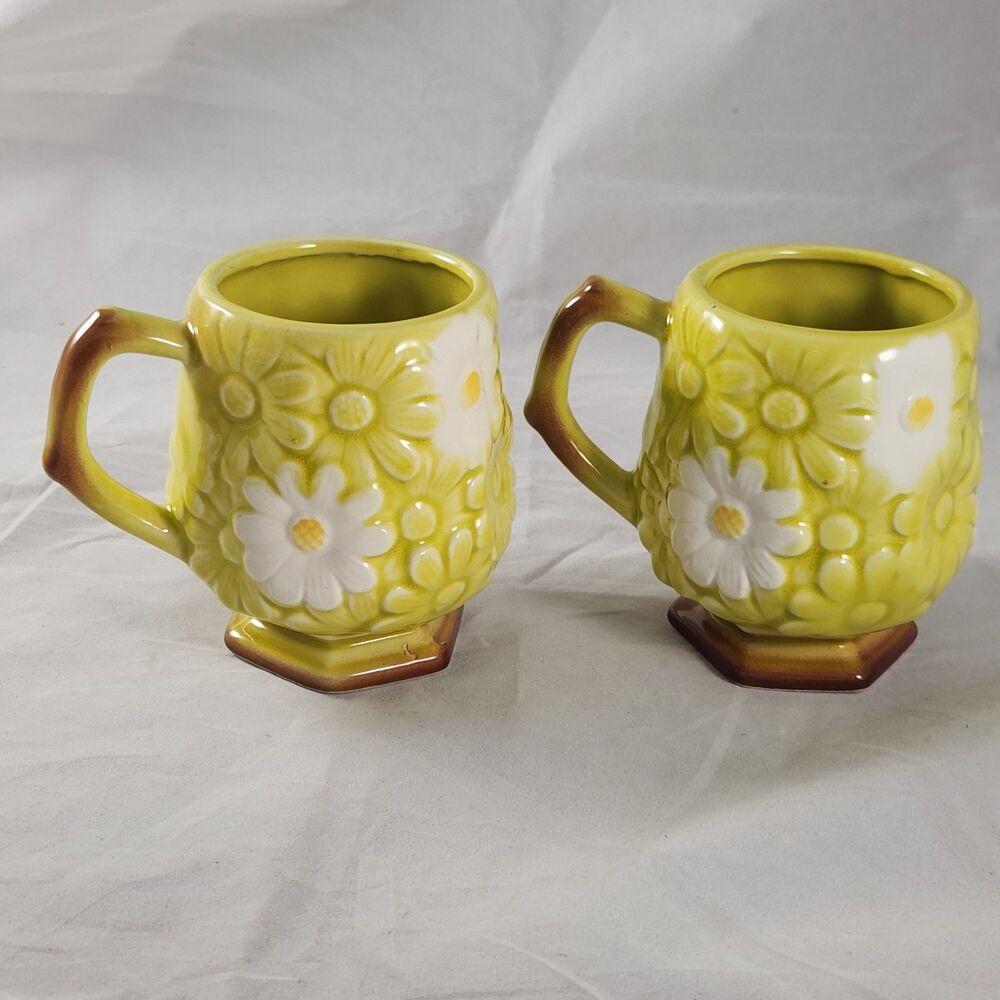 Set of 2 Vintage Fred Roberts Green Daisy Pedestal Footed Ceramic Coffee Cups